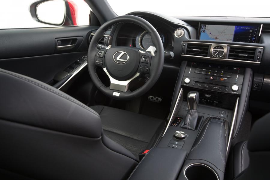 Интерьер Lexus IS200t F-Sport 2016 года  (NA) (фото 24 из 27)